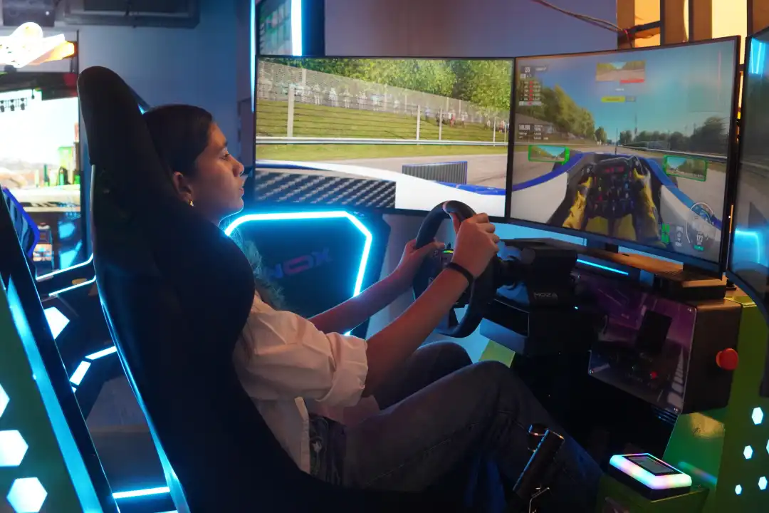 Three screen motion racing GT4 at Knox Guwahati